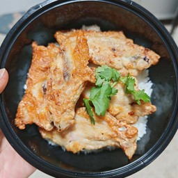 ข้าวปีกไก่ย่างเกลืิอ