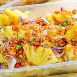 สับปะรดทรงเครื่องน้ำปลาหวาน