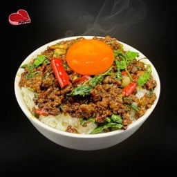 ข้าวกระเพราเนื้อบดผัดพริกแห้งไข่ดอง