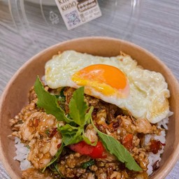 ข้าวกระเพราพริกสด รสเด็ด ~ ครัวริมระเบียง