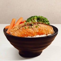 ข้าวปลาแซลม่อนย่างซีอิ้ว