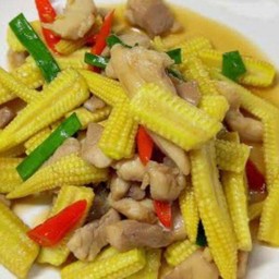 ข้าวหน้าอกไก่ผัดข้าวโพดอ่อน