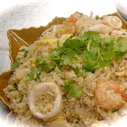 ข้าวผัดทะเล กลาง