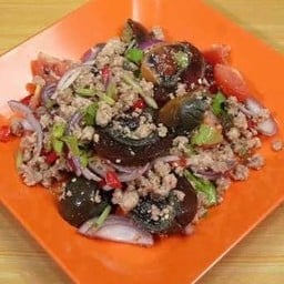 ยำไข่เหยี่ยวม้าไก่สับ(ไข่3ใบ)