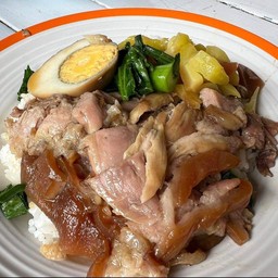 ข้าวขาหมู and ก๋วยจั๊บน้ำข้นหมูกรอบ ตึกนายโจซอยมัณถณา