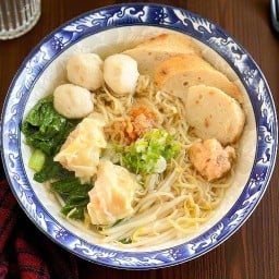 อิ่มดี ก๋วยเตี๋ยวลูกชิ้นปลา ตลาดวันโอวัน101