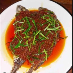 ปลาทูทอดเครื่องแกงราดข้าว1ตัว)