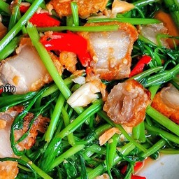 ผักบุ้งหมูกรอบราดข้าว
