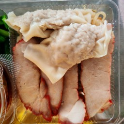 บะหมี่เกี๊ยวหมูแดงน้ำ