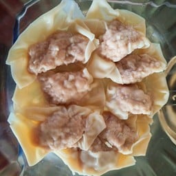 เกี๊ยวลอยน้ำ