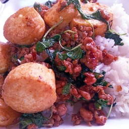 กะเพราเต้าหู้หมูสับ.ราดข้าว