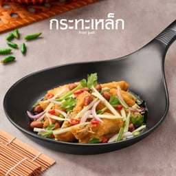 ปลากะพงทอดน้ำปลา และยำมะม่วง