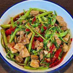 ผัดผักบุ้งหมูไฟนรก