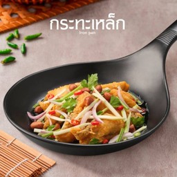 ปลากะพงทอดน้ำปลา และยำมะม่วง