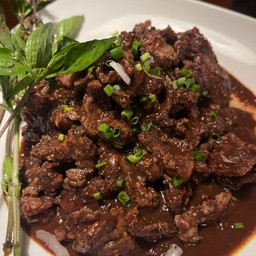 ก้อยเสือคั่ว