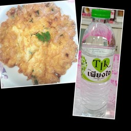 H.ข้าวไข่เจียว + ฟรีน้ำดื่ม