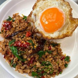 ส้มตำ ไก่ย่าง อาหารจานเดียว อีสานหน้าวัง