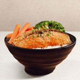 ข้าวหน้าปลาแซลม่อนย่างเกลือ