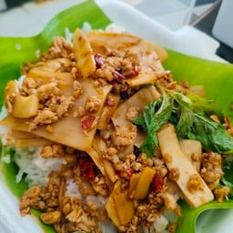 กะเพราหน่อไม้ดอง