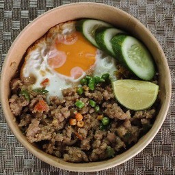 เน้นไข่ ใบกระเพรา สุขจิต21