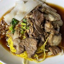 ก๋วยเตี๋ยวเนื้อหอม ตลาดร่วมเจริญ (ในเมือง)