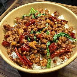 กระเพราคั่วแห้งหมูสับ