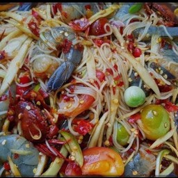 ตำกุ้งสดใส่ขนมจีน