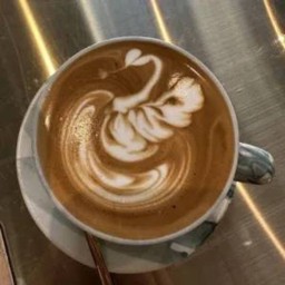 คาราเมลมัคคิอาโต้ร้อน