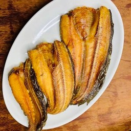 ปลาดุกแเดดเดียวทอด  1  ตัว