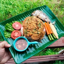 ข้าวผัดน้ำพริกกะปิปลาทูไข่ชะอม+หมูแดดเดียว+ต้มจืดเต้าหู้หมูสับ