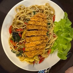 สปาเก็ตตี้ขี้เมาไก่กรอบ