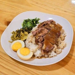 ข้าวขาหมู เตี๋ยวคากิ ตลาดคุณยาย