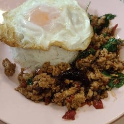 กระเพาไก่+ไข่ดาว