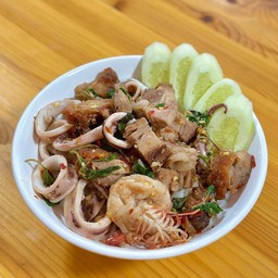 กะเพรารวมหน้าล้น