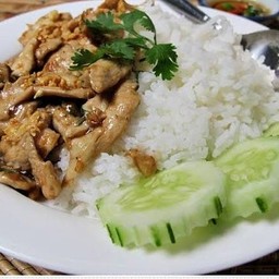 ข้าวไก่กระเทียม