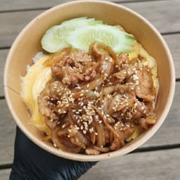 ข้าวหน้าหมูเกาหลีไข่ข้น