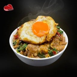 ข้าวกะเพราเนื้อสไลด์ผัดพริกแห้งไข่ดาวกรอบ Australia Brisket Sliced