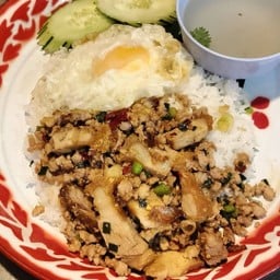 พริกเกลือรวม(หมูกรอบ+หมูสับ)+ไข่ดาว