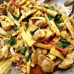 ผัดพริกแกงไก่