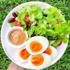 สลัดไข่ต้ม