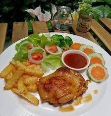 สเต็กสะโพกไก่พริกไทยดำ