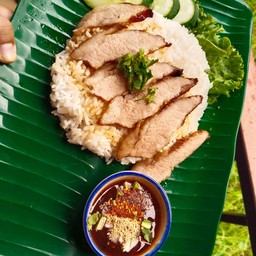 ข้าวหน้าคอหมูย่างจิ้มแจ่ว