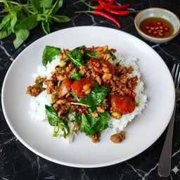 กะเพราพริกแห้งกุนเชียง+หมูสับ