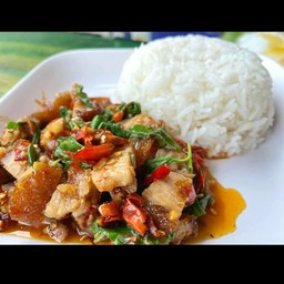 ข้าวกระเพราหมูกรอบ