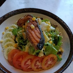 มิกซ์สลัดแซลม่อนย่าง