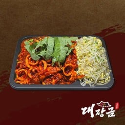 ผัดเผ็ดปลาหมึกและหมูสามชั้น (โอซัมบูลโกกิ)