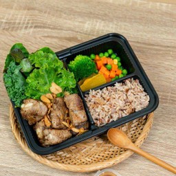 ข้าวซี่โครงย่างจิ้มแจ่ว