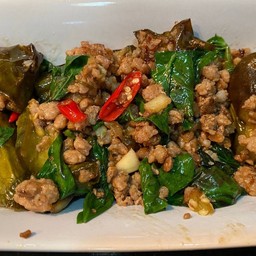 ข้าวราดผัดมะเขือยาวหมูสับ