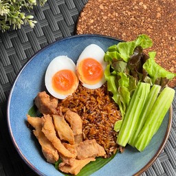 ข้าวคลุกน้ำพริกตาแดง + หมูทอด