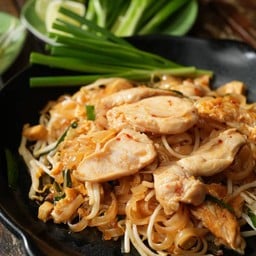 [ขายดี] นายทองดี ผัดไทยไก่ เส้นจันท์